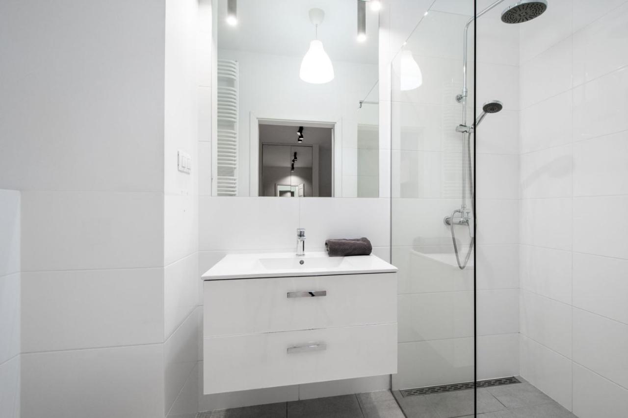 Warsaw Night Apartments Menica Residence Εξωτερικό φωτογραφία